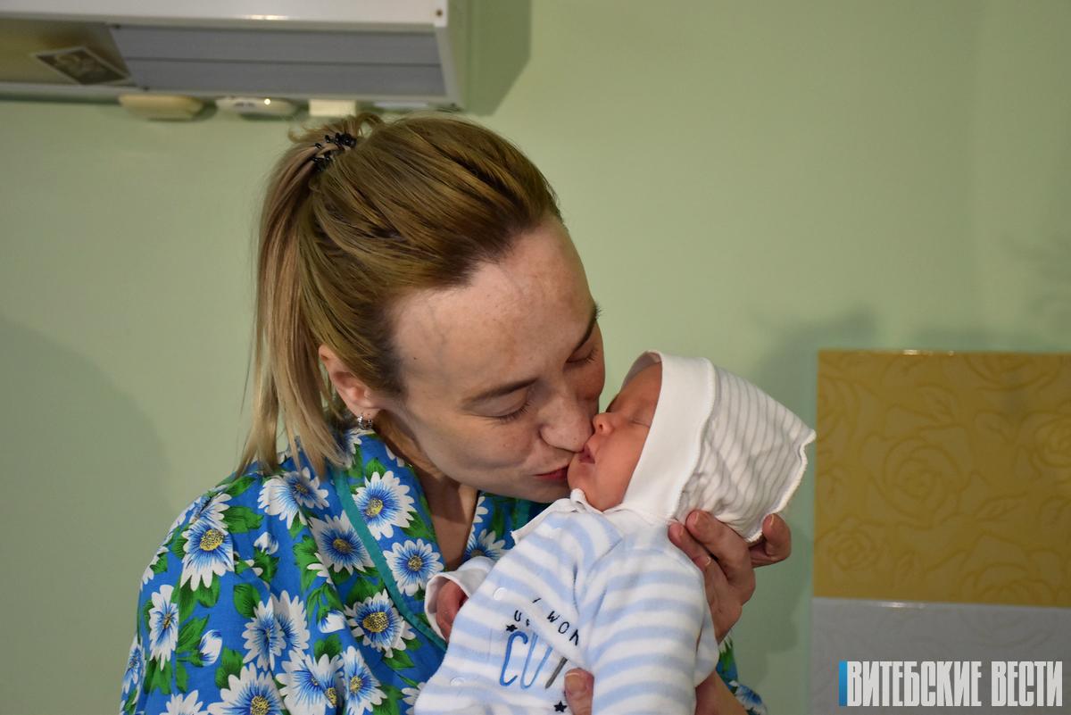 С 1 февраля в Беларуси вырастут пособия на детей до 3 лет