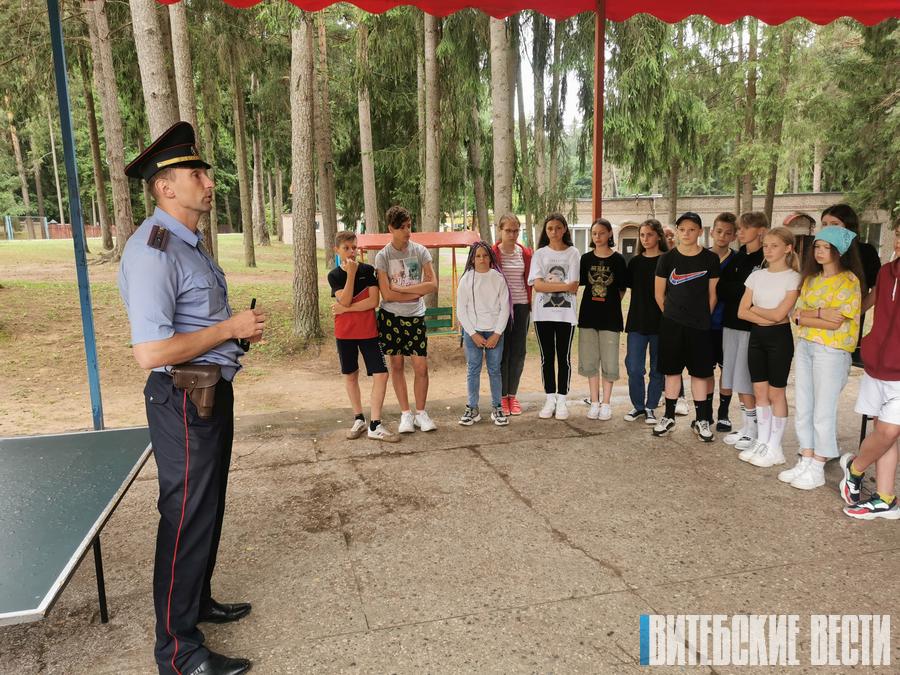Витебские правоохранители несут службу в детских оздоровительных лагерях
