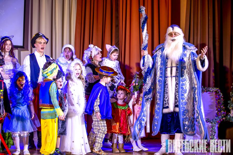 Дарт Вейдер и Лесная Фея на подиуме. В Витебске прошел конкурс «Новогодний костюм – 2020»