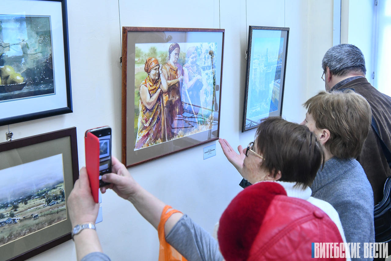 «Три цвета акварели»: молодые художники из Витебска открыли выставку в Художественном музее