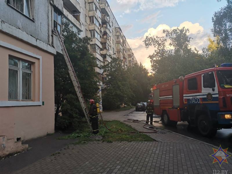 На пожаре в Витебске работники МЧС спасли мужчину