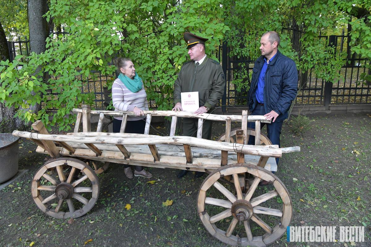 Обновленная партизанская телега вернулась после реставрации в музей героя Советского Союза Миная Шмырёва в Витебске