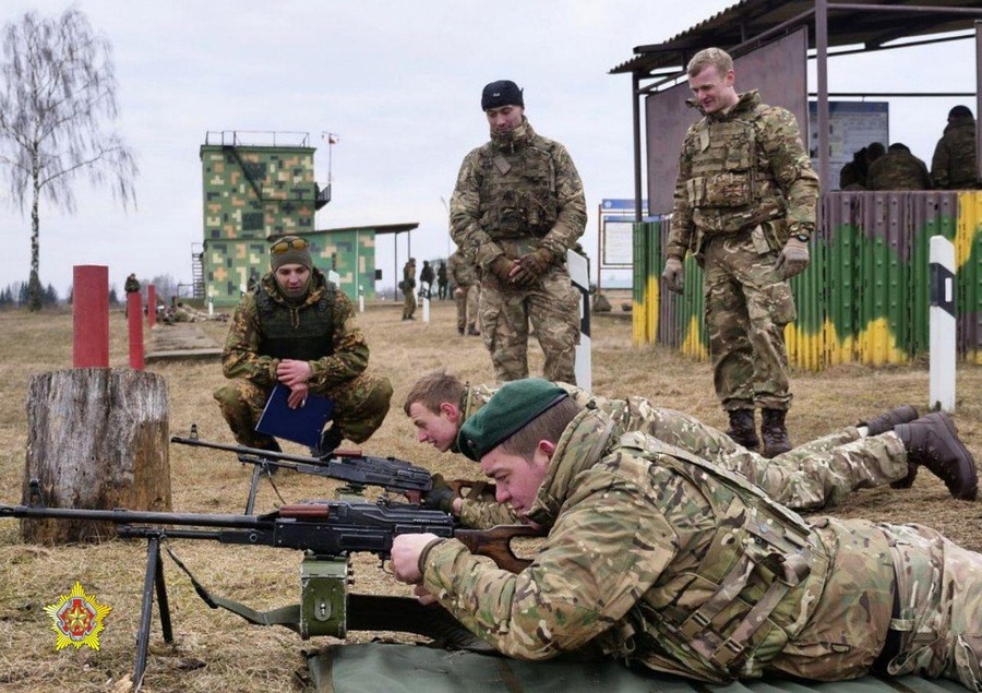 Тренировка миротворческой роты Беларуси и батальона морской пехоты Великобритании под Витебском завершена