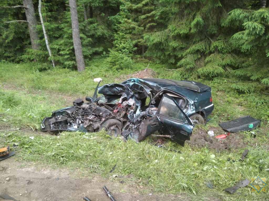 Под Бегомлем столкнулись два легковых автомобиля