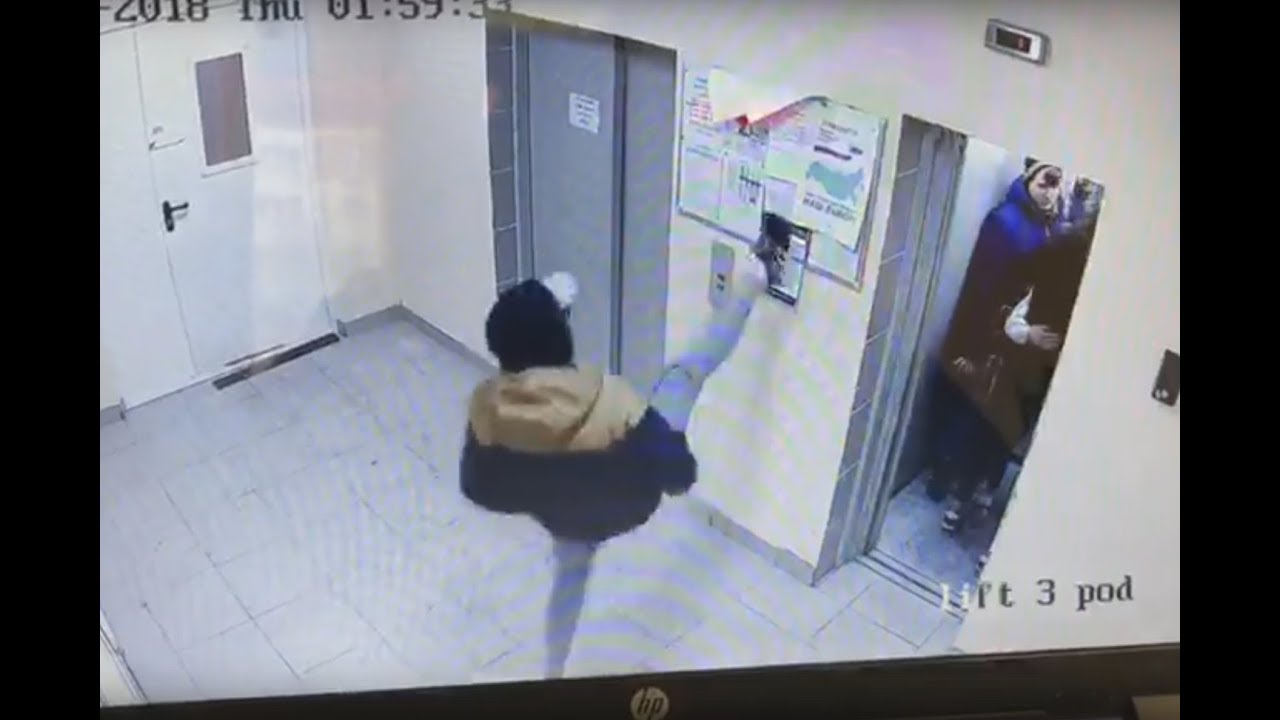 В Витебске таксист хотел помириться с девушкой, но разгромил ее подъезд