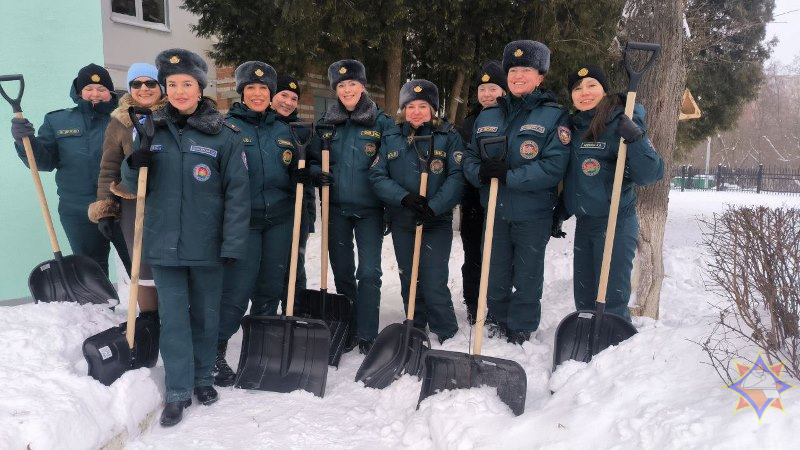 В Год белорусской женщины снег отступает перед силой представительниц спасательного ведомства