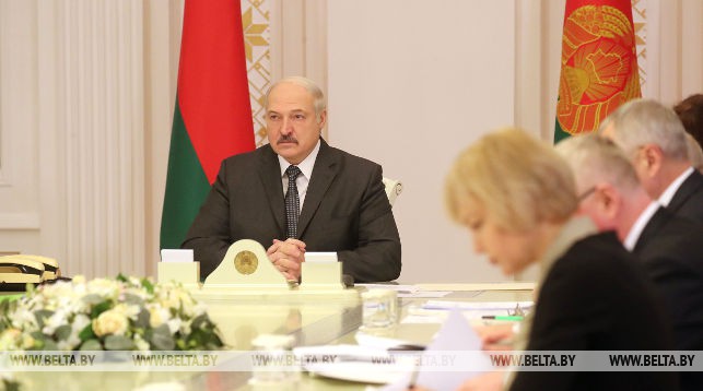 Новая редакция закона о госслужбе рассмотрена на совещании у Лукашенко