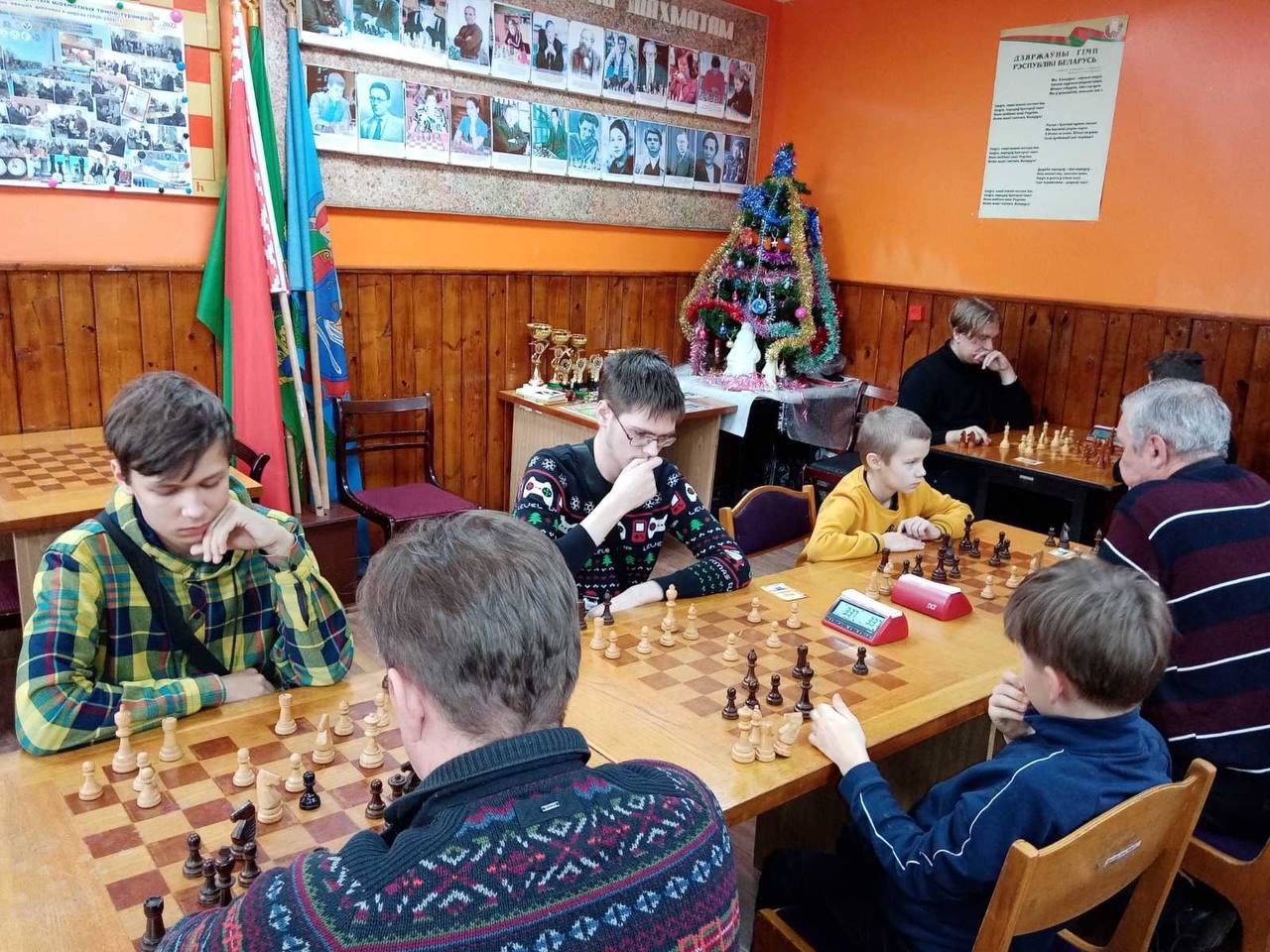 64 шахматиста приняли участие в темпо-турнире, посвященном Герою Советского Союза Минаю Шмырёву