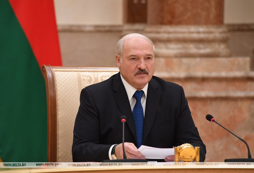Лукашенко требует максимальной отдачи от каждого вложенного рубля в экономику