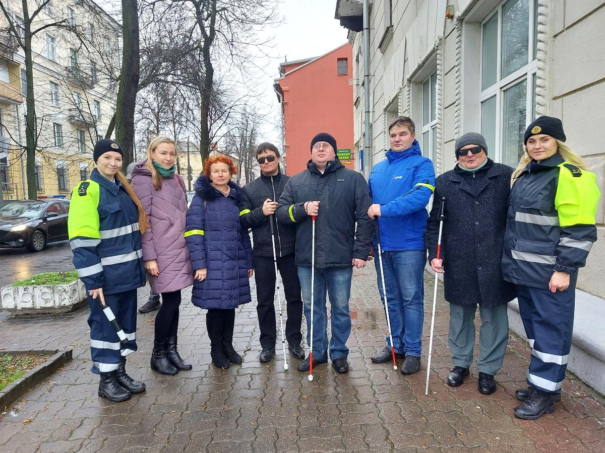 Госавтоинспекторы проверили, пропускают ли водители незрячих пешеходов в Витебске?