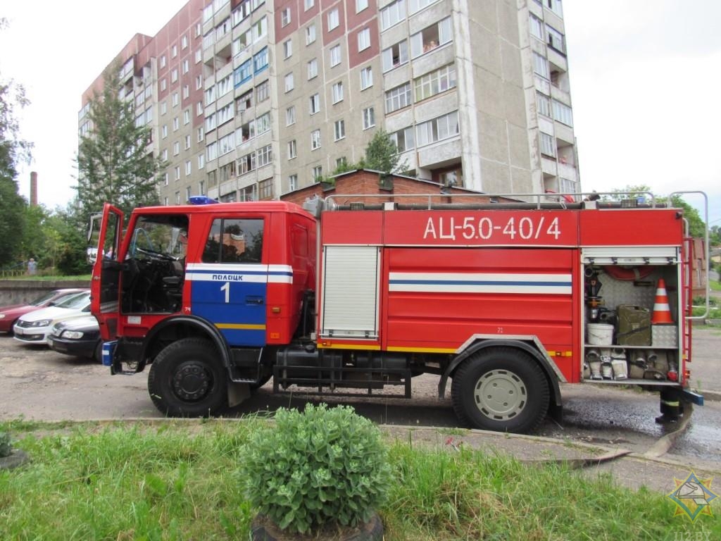 В Полоцке соседи по многоэтажке спасли хозяина горящей квартиры