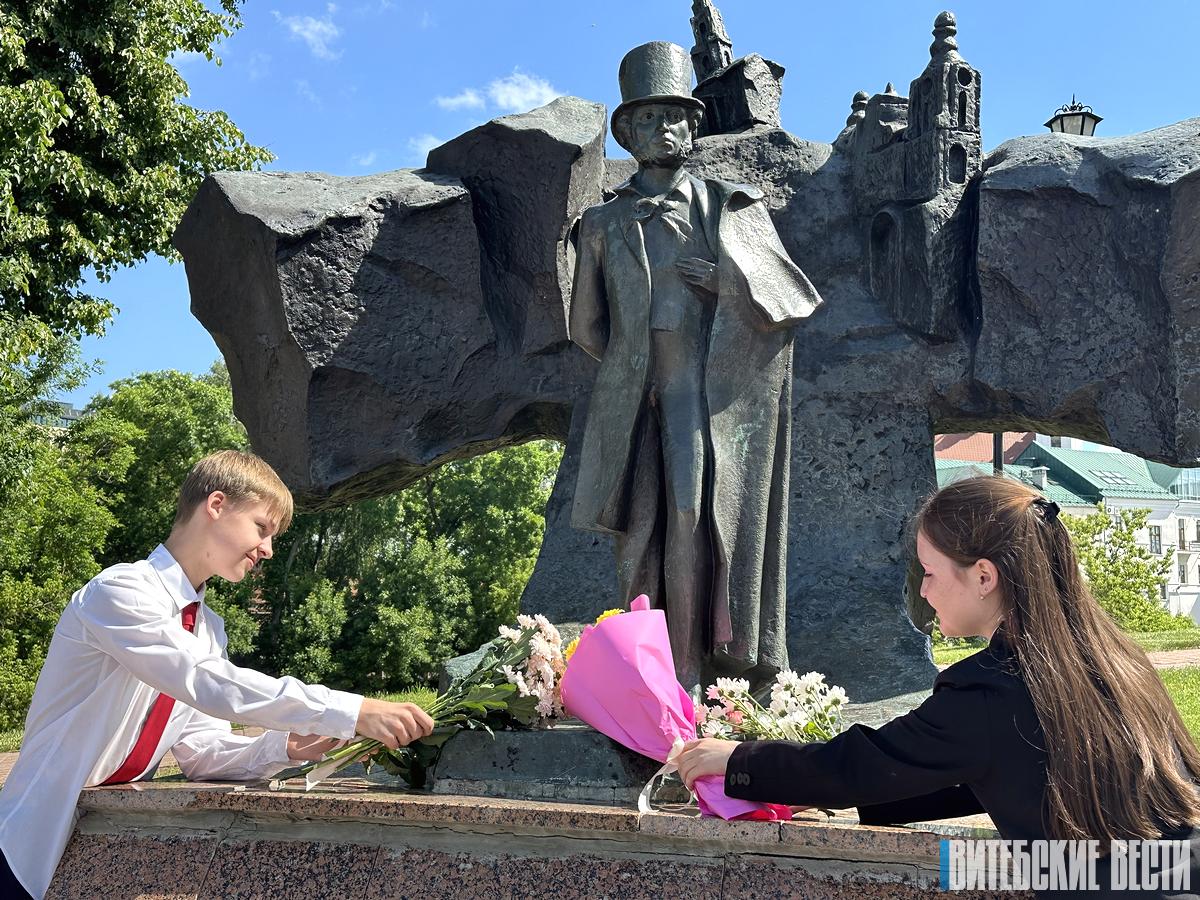 Фотофакт. Пушкинский крылатый стих звучит на берегах Двины